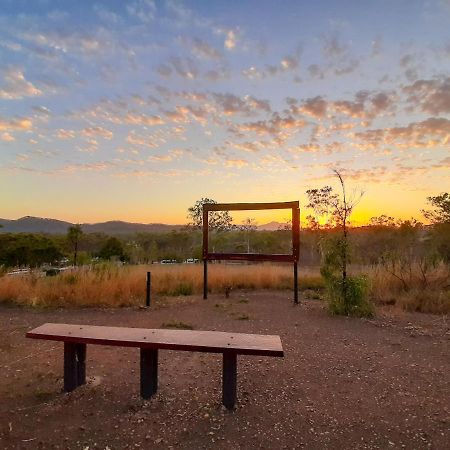 Mt Larcom Tourist Park Hotel Mount Larcom Luaran gambar