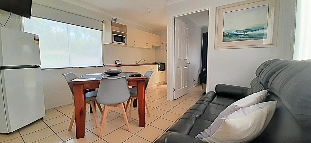 Mt Larcom Tourist Park Hotel Mount Larcom Luaran gambar